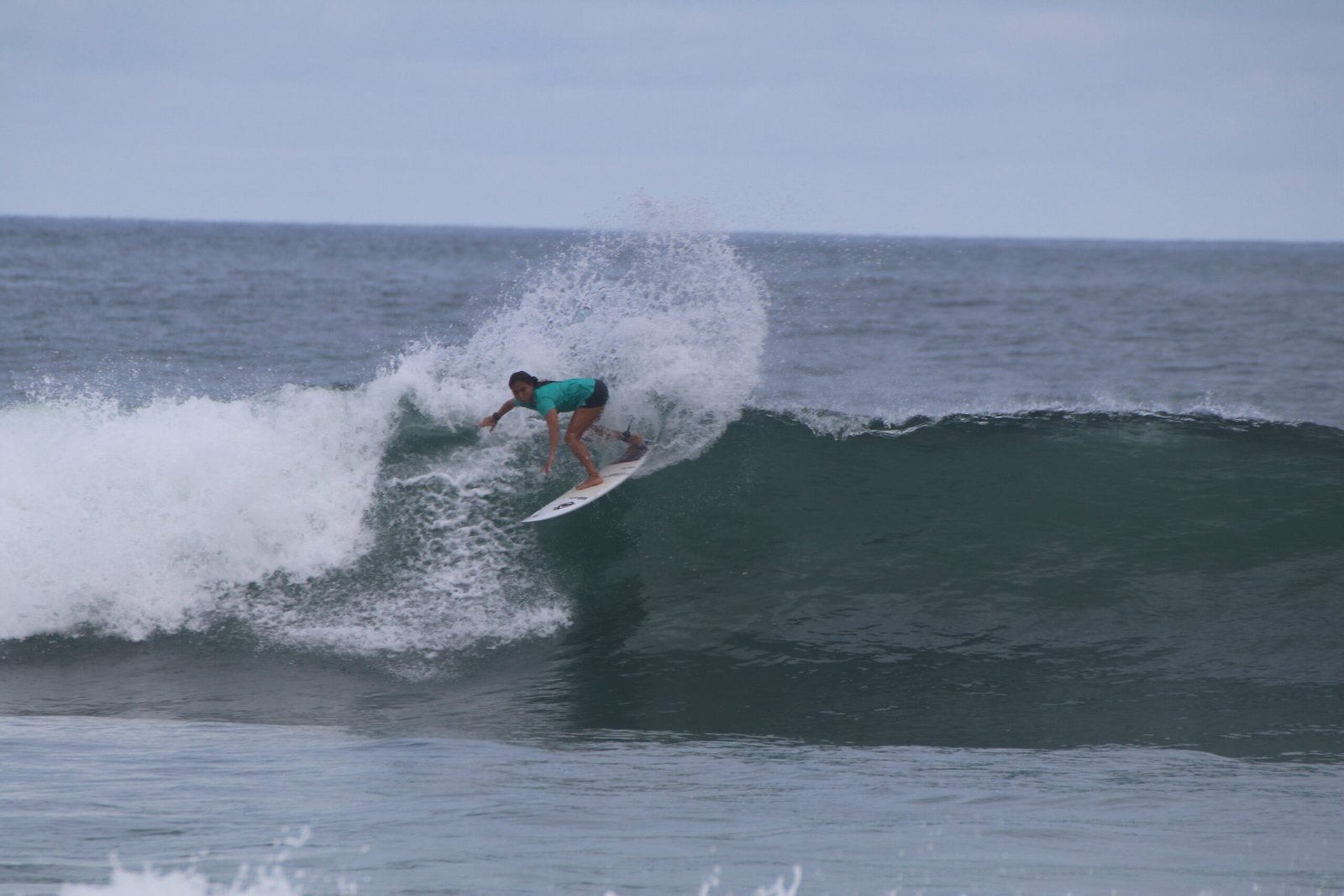 Samanta Alonso, campeona del surf panameño